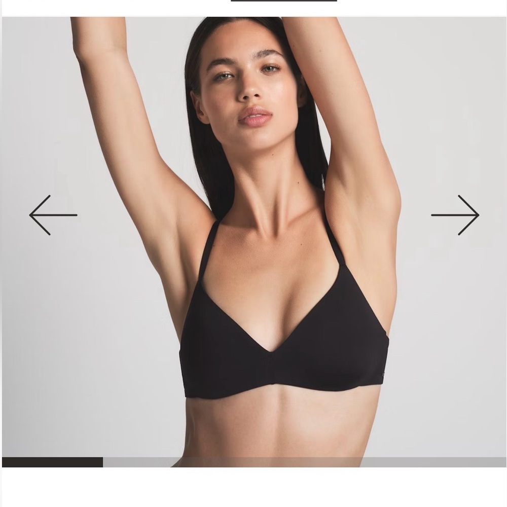 NWT SKIMS WIRELESS FORM PUSH-UP PLUNGE BRA